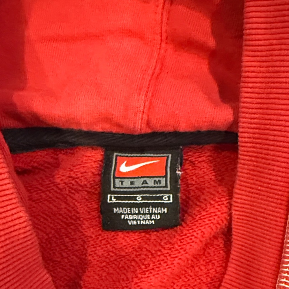 Nike Red Manchester United Hoodie Sweatshirt - Picture 2 of 3